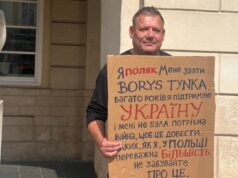 Польський волонтер Борис Тинка провів акцію підтримки українців у Львові «Забули-про-Катинь,-але-згадали-Волинь».-Поляк-із-Кракова-приїхав-до-Львова-захищати-українців