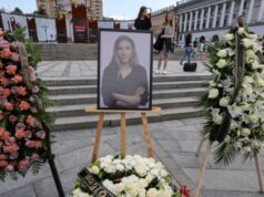 Прощання з журналісткою Вікторією Рощиною: пам’ять про героїзм і боротьбу Єсипенко:-на похованні Вікторії-Рощиної-я дав собі обіцянку