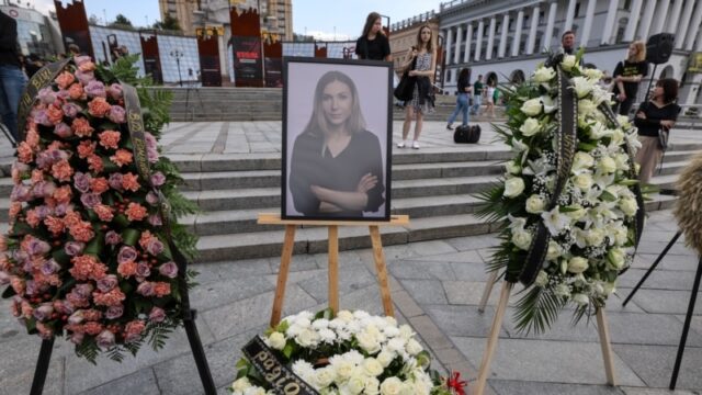 Прощання з журналісткою Вікторією Рощиною: пам’ять про героїзм і боротьбу Єсипенко:-на похованні Вікторії-Рощиної-я дав собі обіцянку