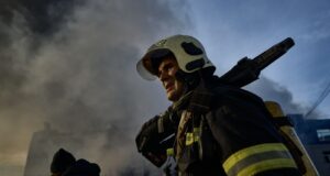 Масований обстріл Сумської громади: постраждали цивільні Росіяни випустили 8 КАБів по Сумах, у місті деблокують людей з-під завалів