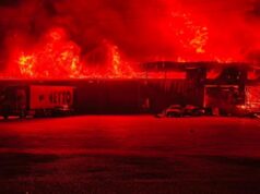 Росіяни атакували склади “Нової пошти” та виробництво на Київщині: спалахнули пожежі Росіяни-атакували-склади-“Нової-пошти”-та-виробництво-на-Київщині:-спалахнули-пожежі