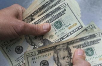 Чоловік виграв мільйони в лотерею, але не отримав жодного долара: причина здивує Чоловік-виграв-мільйони-в лотерею,-але-не отримав-жодного-долара:-причина-здивує