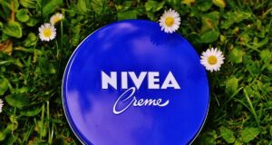 Для чого насправді потрібен класичний крем Nivea у синій баночці: пояснення дерматологині Для-чого-насправді-потрібен-класичний-крем-nivea-у-синій-баночці:-пояснення-дерматологині