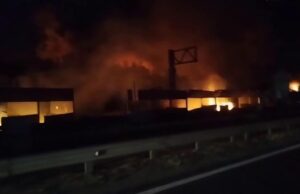 У Бучанському районі горять складські приміщення: пожежа супроводжується вибухами У-Бучанському-районі-горять-складські-приміщення:-пожежа-супроводжується-вибухами