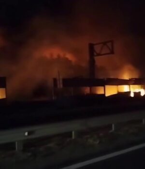 У-Бучанському-районі-горять-складські-приміщення:-пожежа-супроводжується-вибухами