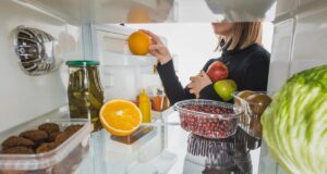 7 продуктів, які не варто зберігати на дверцятах холодильника 7-продуктів,-які-не-варто-зберігати-на-дверцятах-холодильника