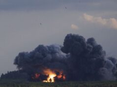 Чорний дим видно з багатьох районів Києва: на Житомирській трасі від вечора вирує масштабна пожежа (відео) Чорний-дим-видно-з багатьох-районів-Києва:-на Житомирській-трасі-від-вечора-вирує-масштабна-пожежа-(відео)