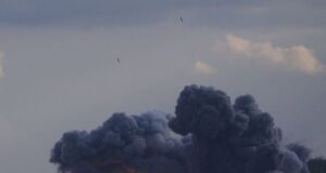 Чорний дим видно з багатьох районів Києва: на Житомирській трасі від вечора вирує масштабна пожежа (відео) Чорний-дим-видно-з багатьох-районів-Києва:-на Житомирській-трасі-від-вечора-вирує-масштабна-пожежа-(відео)