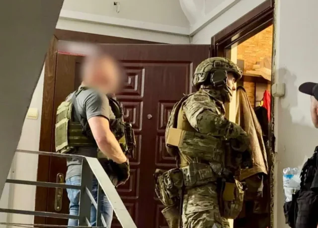Трагедія в Одесі: чоловік застрелив батьків та поранив брата В-Одесі-чоловік-застрелив-батьків,-поранив-брата,-а-потім-вкоротив-і-собі-віку-–-поліція
