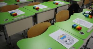 Початок навчального року в Україні: нові реалії для шкіл прифронтових регіонів «І-«шахеди»-летять,-і-КАБи-летять,-а-до-школи-ж-треба-ходити»:-що-чекає-на.