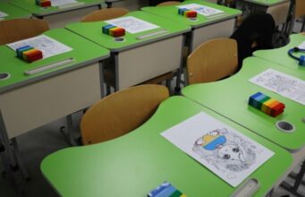 Початок навчального року в Україні: нові реалії для шкіл прифронтових регіонів «І-«шахеди»-летять,-і-КАБи-летять,-а-до-школи-ж-треба-ходити»:-що-чекає-на.