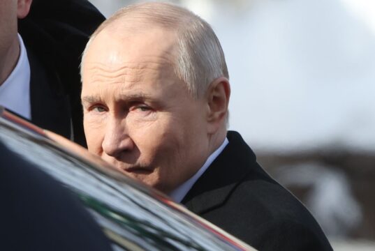 Путін порівняв війну з природою під час розмови з учителем Харчовий ланцюг: “зоолог” Путін пов’язав війну в Україні з косатками та ведмедями
