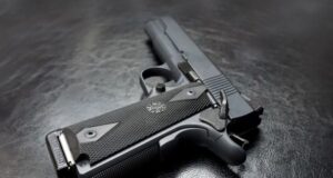 Чоловік застрелив двоюрідного брата під час застілля: причина здивує Чоловік-застрелив-двоюрідного-брата-під-час-застілля:-причина-здивує