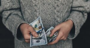 Скільки коштуватимуть 100 доларів: прогноз банкіра на вересень Скільки-коштуватимуть-100-доларів:-прогноз-банкіра-на-вересень