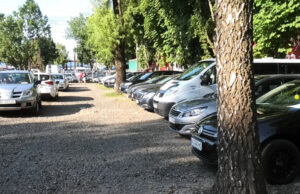 Послуги паркування на Луцькому авторинку вперше за багато років надаватиме комунальне підприємство без посередників Послуги-паркування-на-Луцькому-авторинку-вперше-за-багато-років-надаватиме-комунальне-підприємство-без-посередників