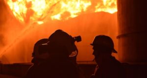 Атака дронів на Київщину: пошкодження та постраждалі Росія вдарила по складах під Києвом, почалася сильна пожежа