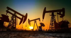 Ціни на нафту зростають після ударів США та Ірану Нафта-продовжує-дорожчати-після-нових-ударів-США-та-Ірану