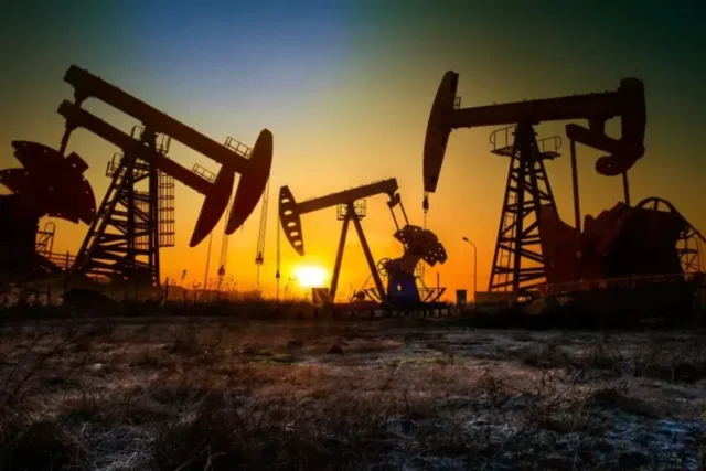Ціни на нафту зростають після ударів США та Ірану Нафта-продовжує-дорожчати-після-нових-ударів-США-та-Ірану
