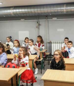 «Київ-стає-схожим-на-Харків»:-як-українські-діти-почали-навчальний-рік-під-обстрілами