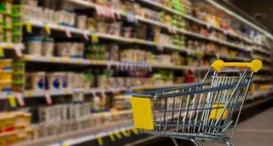 На Дніпропетровщині немає дефіциту продуктів, але зріс попит на сіль і крупи На Дніпропетровщині немає дефіциту продуктів, але зріс попит на сіль і крупи