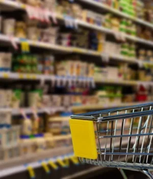 На Дніпропетровщині немає дефіциту продуктів, але зріс попит на сіль і крупи
