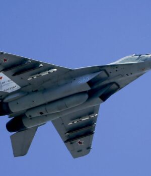 29_rosiya__gettyimages_1222425891_4a9583aad6088b3b9e311213d1e1e332_1300x820.jpg Генштаб підтвердив знищення літака МіГ-29 та гелікоптера Ка-27