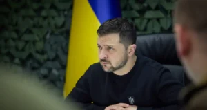 Зеленський вимагає кадрових рішень після стрілянини між СБУ та ГУР у Києві Стріляти-можна-тільки-в-окупантів-–-Зеленський-назвав-інцидент-між-СБУ-та-ГУР-ганебним,-вимагає.