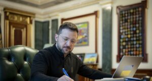 Зеленський ініціює посилення покарань за шахрайство через кол-центри Зеленський пропонує давати “офісникам” до 12 років ув’язнення: що відомо про законопроєкт