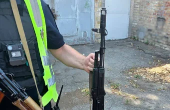 У Києві військового затримали за погрози автоматом перехожому У-Києві-військового-затримали-через-погрози-автоматом-перехожому-–-поліція
