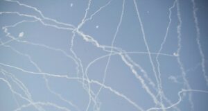 Росія посеред дня атакує Київ: лунають вибухи – що відомо Росія-посеред-дня-атакує-Київ:-лунають-вибухи-–-що-відомо