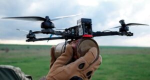 На Київщині знайшли FPV-дрон, який міг бути скинутий із “Шахеда”: Флеш розкрив подробиці На Київщині-знайшли-fpv-дрон,-який-міг-бути-скинутий-із “Шахеда”:-Флеш-розкрив-подробиці