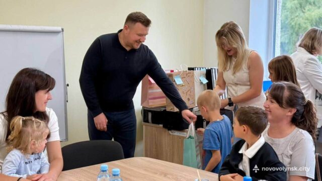 У Нововолинську вручили шкільні набори дітям загиблих захисників Діти-Захисників-отримали-набори-зі-шкільним-приладдям