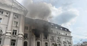 Москва завдала удару по будівлі СБУ під час мирних зусиль москва-завдала-удару-під-час-відновлення-мирних-зусиль-–-у-МЗС-відреагували-на-атаку-по.