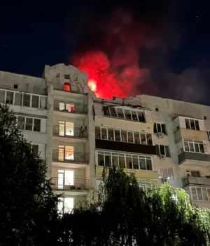росія-атакувала-багатоповерхівку-в-Борисполі-–-там-пожежа,-двох-жінок-госпіталізували росія-атакувала-багатоповерхівку-в-Борисполі-–-там-пожежа,-двох-жінок-госпіталізували