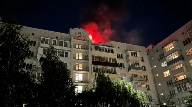 Російська атака на багатоповерхівку в Борисполі: дві жінки госпіталізовані росія-атакувала-багатоповерхівку-в-Борисполі-–-там-пожежа,-двох-жінок-госпіталізували
