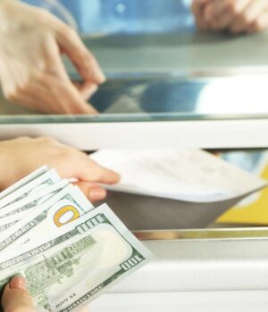 Курс-долара-та-євро-в-Україні-сьогодні:-скільки-коштує-валюта-в-обмінниках-5-вересня