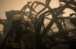 РФ вдарила по підприємству одного з міст: четверо людей загинули, є поранені РФ-вдарила-по-підприємству-одного-з-міст:-четверо-людей-загинули,-є-поранені