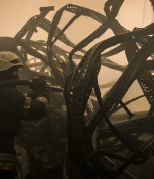 РФ-вдарила-по-підприємству-одного-з-міст:-четверо-людей-загинули,-є-поранені
