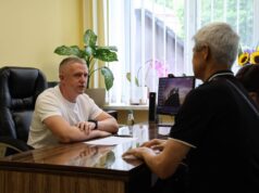 Благоустрій поховань Героїв, ремонти й побутові питання: про що говорили лучани на прийомі в секретаря... Благоустрій-поховань-Героїв,-ремонти-й-побутові-питання:-про-що-говорили-лучани-на-прийомі-в-секретаря.