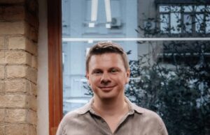 Що відбувається в особистому житті Дмитра Комарова після розлучення: ведучий заінтригував відповіддю Що відбувається-в особистому-житті-Дмитра-Комарова-після-розлучення:-ведучий-заінтригував-відповіддю