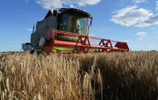 Кабмін України пом’якшив умови для аграріїв: нові терміни розрахунків за експортними контрактами Кабмін дає аграріям пів року на розрахунки за контрактами через блокування портів