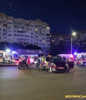 У-Луцьку-на-Соборності-–-ДТП:-зіткнулися-авто-і-мотоцикл У-Луцьку-на-Соборності-–-ДТП:-зіткнулися-авто-і-мотоцикл