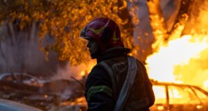 Три загиблих внаслідок удару дрону в Чугуєві Російський дрон ударив по будинку на Харківщині та вбив трьох людей, серед них дитина
