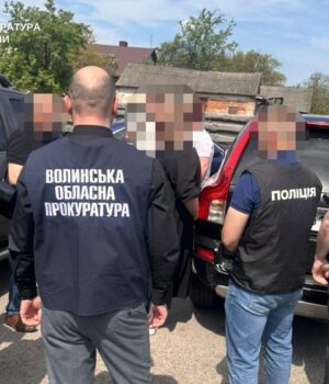 Трьох-волинян-підозрюють-у-заробітках-на-ухилянтах Трьох-волинян-підозрюють-у-заробітках-на-ухилянтах