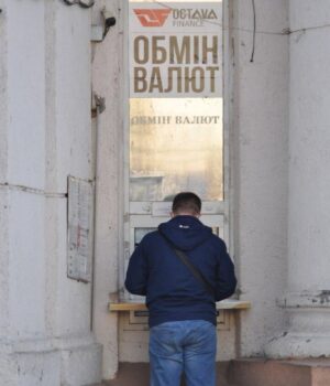 Курс-валют-в-Україні-6-вересня:-скільки-коштують-долар-і-євро-в-обмінниках-сьогодні