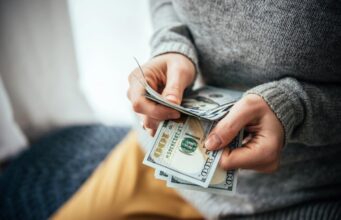 Скільки коштуватимуть 100 доларів: прогноз банкіра до 13 вересня Скільки-коштуватимуть-100-доларів:-прогноз-банкіра-до-13-вересня