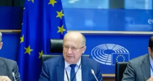 Єврокомісар вказав на путіна як на основну причину війни в Україні Єврокомісар:-"Корінні-причини"-війни-рф-проти-України-–-це-сам-путін