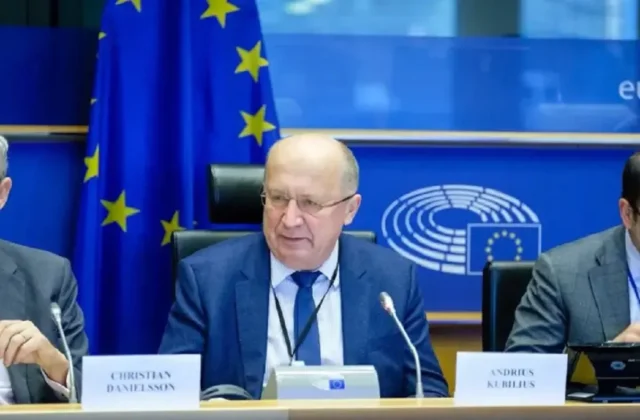 Єврокомісар вказав на путіна як на основну причину війни в Україні Єврокомісар:-"Корінні-причини"-війни-рф-проти-України-–-це-сам-путін