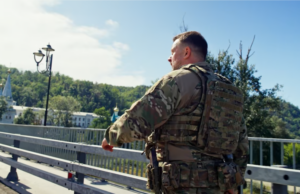 Командир Третього армійського корпусу спростував інформацію про захоплення Святогорська Білецький-керівництву-Росії:-«Не-виглядайте-дурнями».-Чий-Святогірськ?