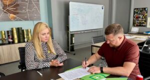 Нововолинська міська рада та благодійний фонд «Рокада» підписали Меморандум про співпрацю У-Нововолинську-оновлять-бібліотеку-філію-№3:-підписано-Меморандум-про-співпрацю-з-БФ-«Рокада»